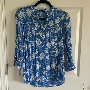 ava & grace Floral Blue & White Tunic with Silver buttons Size Medium